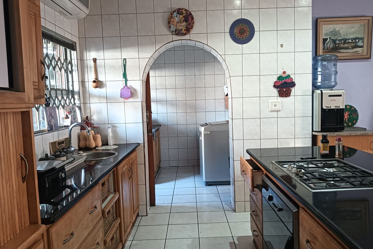 Spacious 4 Bedroom Family Home - Photo 5