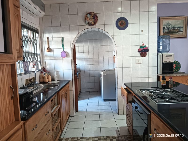 Spacious 4 Bedroom Family Home - Photo 5