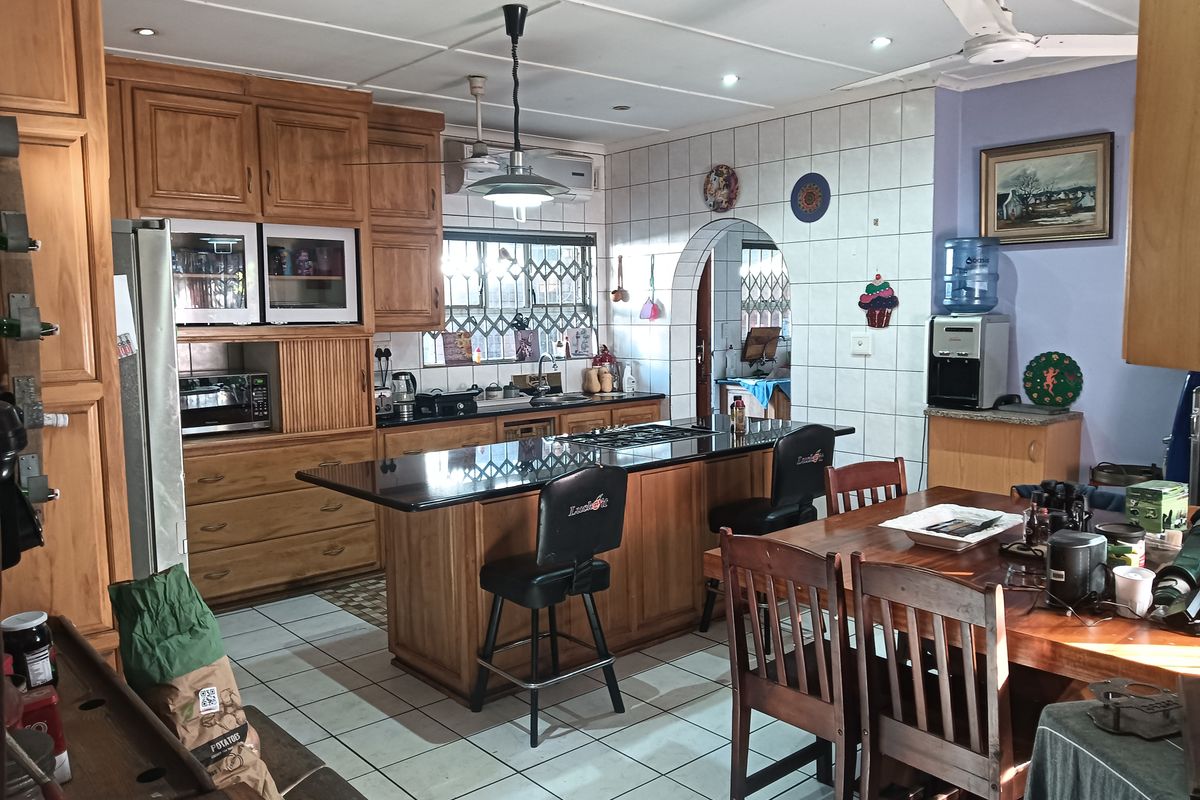 Spacious 4 Bedroom Family Home - Photo 4