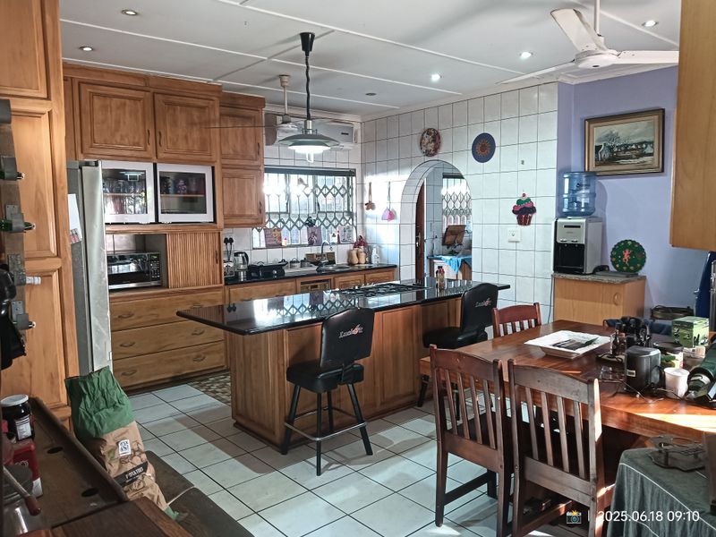 Spacious 4 Bedroom Family Home - Photo 4