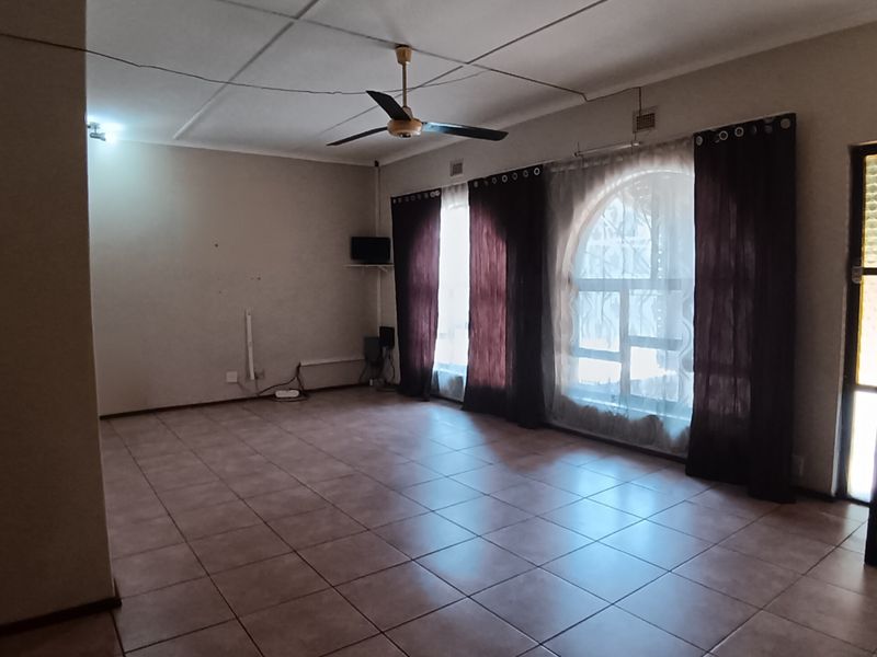 3 Bedroom House In Veld-en-Vlei - Photo 2