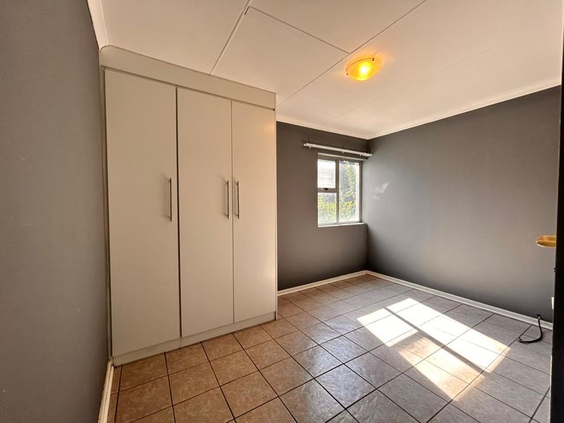 NEAT AND WELL-MAINTAINED DUPLEX IN ARBORETUM - Photo 3