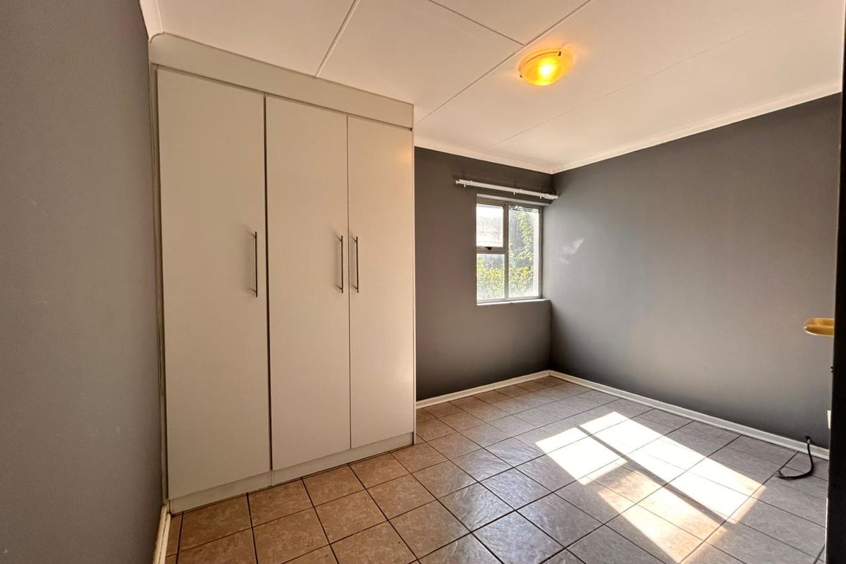 NEAT AND WELL-MAINTAINED DUPLEX IN ARBORETUM - Photo 3