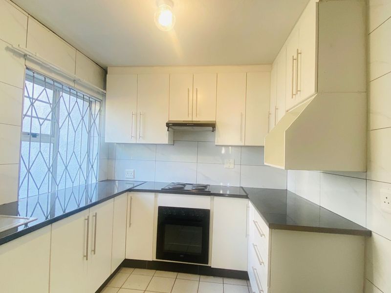 NEAT AND WELL-MAINTAINED DUPLEX IN ARBORETUM - Photo 2