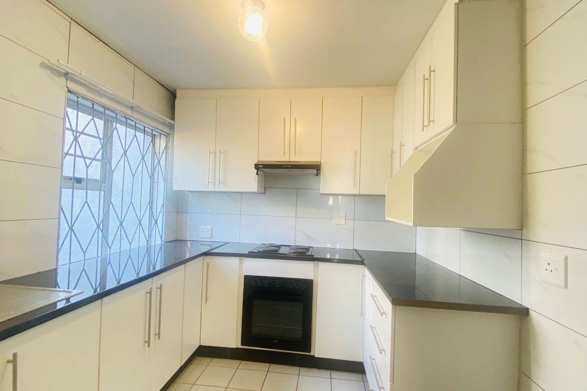 NEAT AND WELL-MAINTAINED DUPLEX IN ARBORETUM - Photo 2
