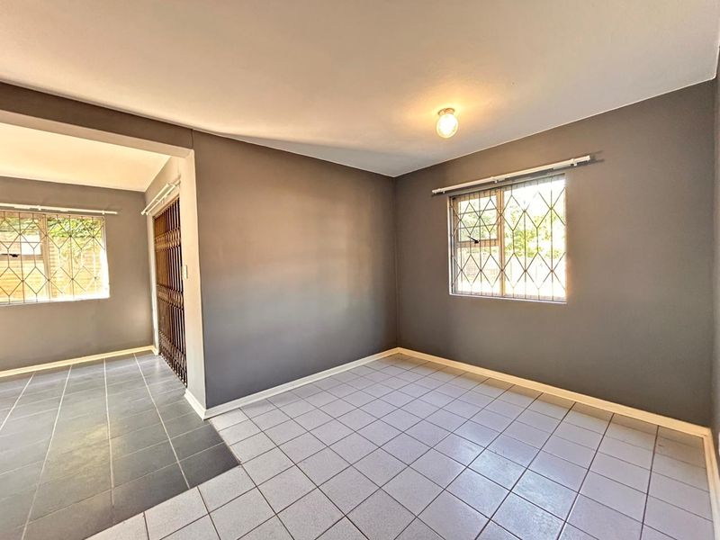 NEAT AND WELL-MAINTAINED DUPLEX IN ARBORETUM - Photo 8