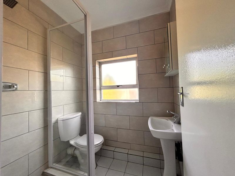 NEAT AND WELL-MAINTAINED DUPLEX IN ARBORETUM - Photo 7
