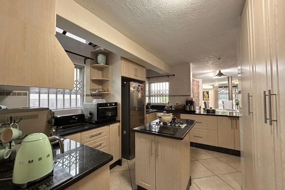4 Bedroom Town House in Meer En See - Photo 2