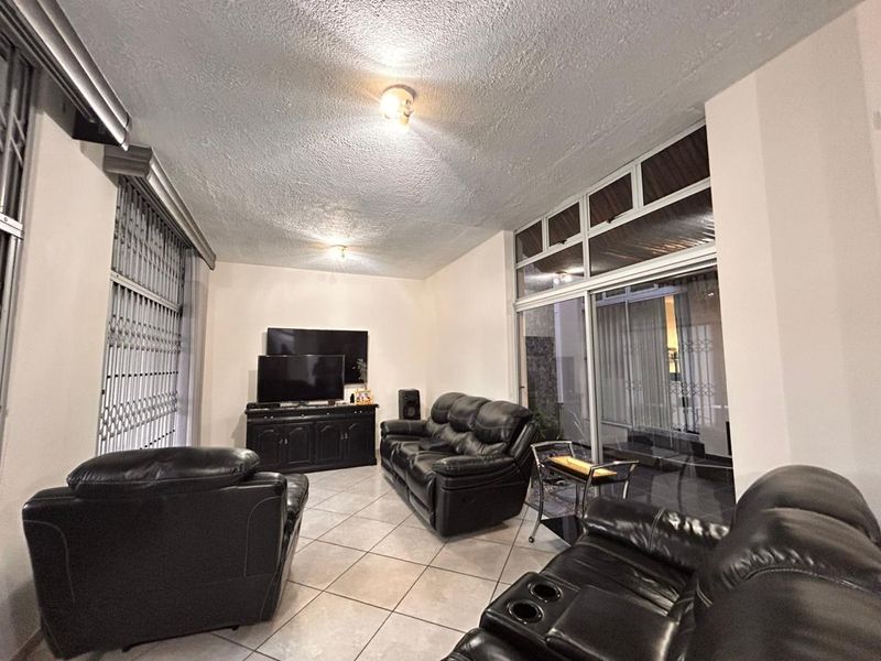 4 Bedroom Town House in Meer En See - Photo 5