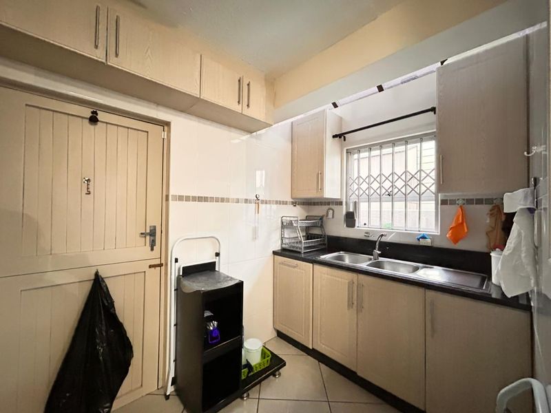4 Bedroom Town House in Meer En See - Photo 4