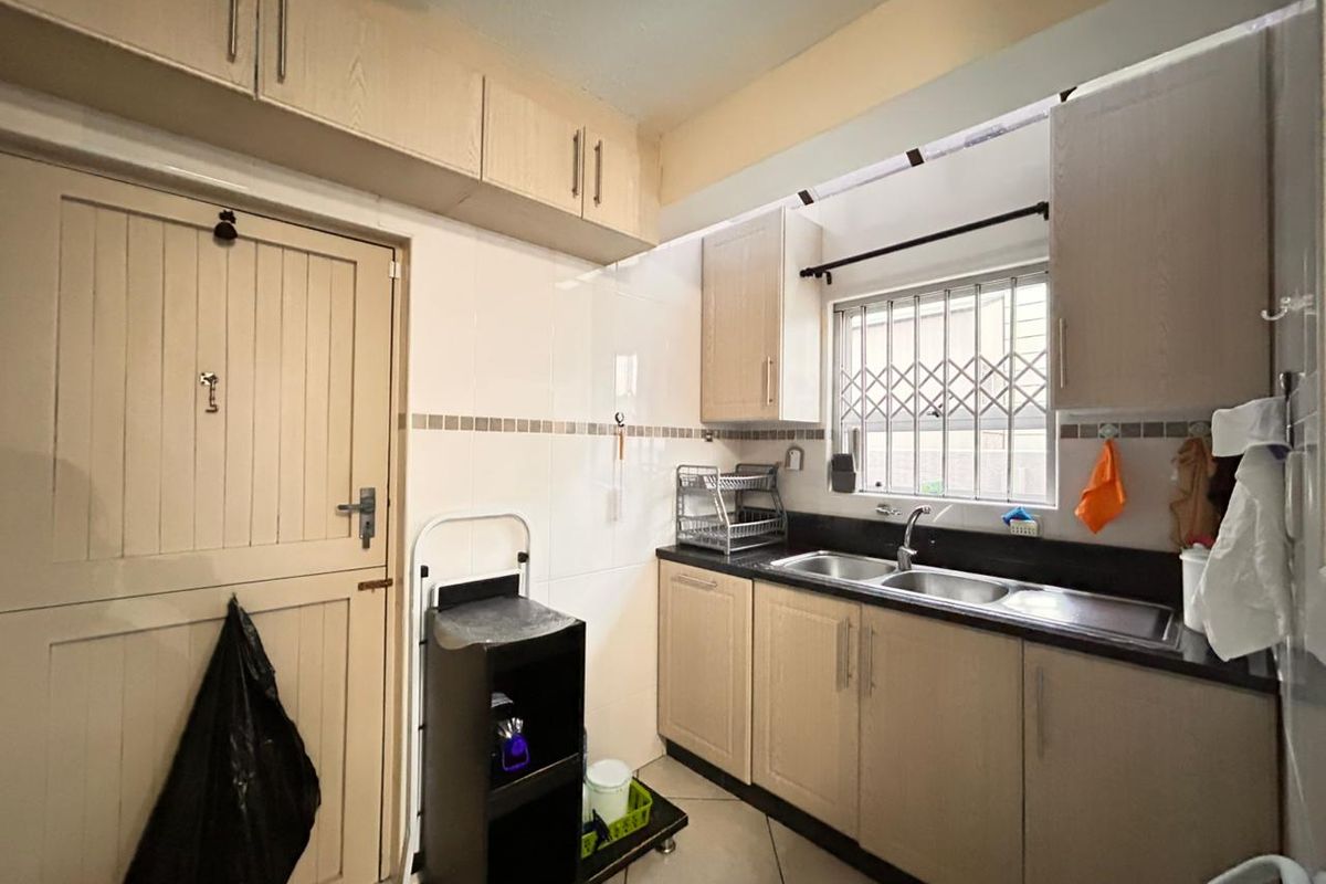 4 Bedroom Town House in Meer En See - Photo 4