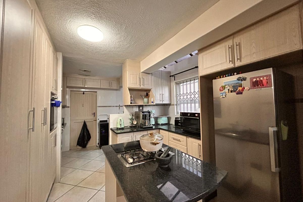 4 Bedroom Town House in Meer En See - Photo 3