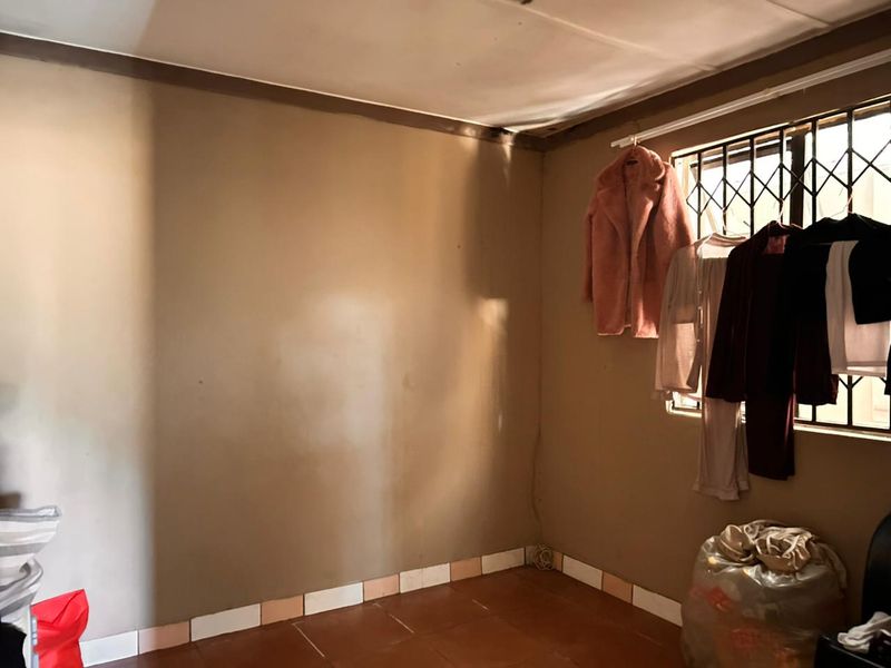 Prime Investment Opportunity with 6 Bedroom Income Generating Property - Photo 3