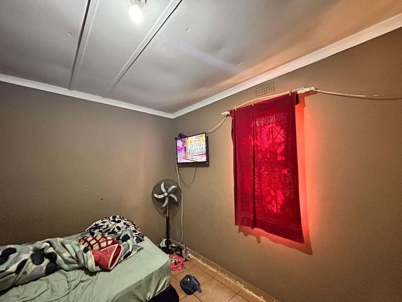 Prime Investment Opportunity with 6 Bedroom Income Generating Property - Photo 4