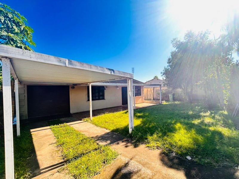 Prime Investment Opportunity with 6 Bedroom Income Generating Property - Photo 8