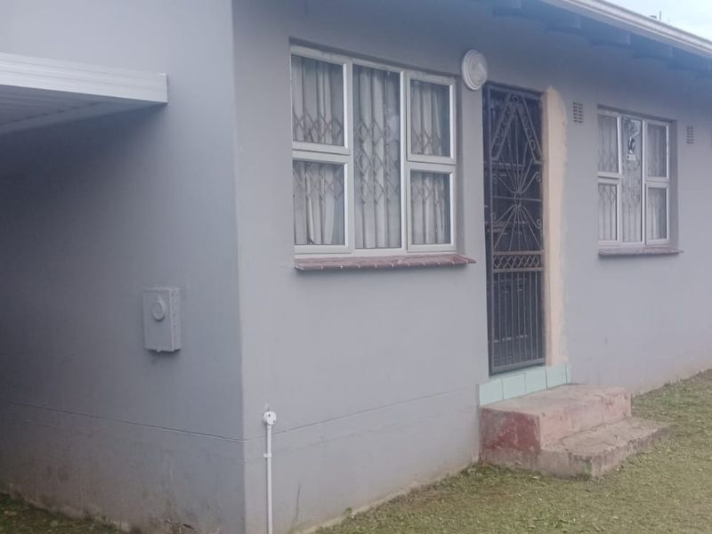 A Place to Call Home: Spacious 3-Bedroom Living in Esikhawini - Photo 2
