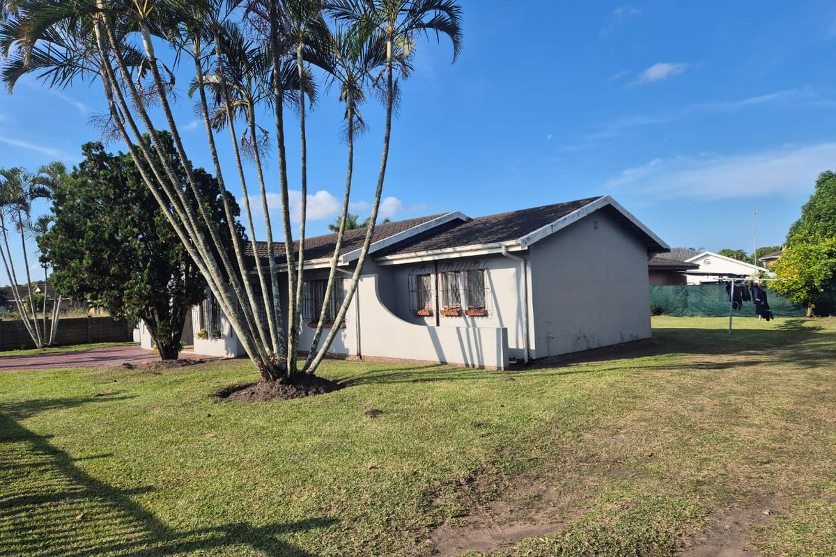please add, granny fla.t 2nd house 3 bedrooms, 1 bathroom, open plan kitchen and lounge Spacious Pro - Photo 2