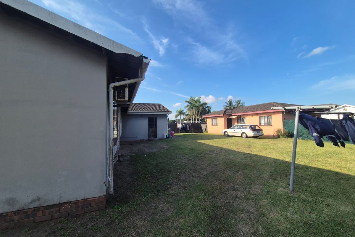 please add, granny fla.t 2nd house 3 bedrooms, 1 bathroom, open plan kitchen and lounge Spacious Pro - Photo 3