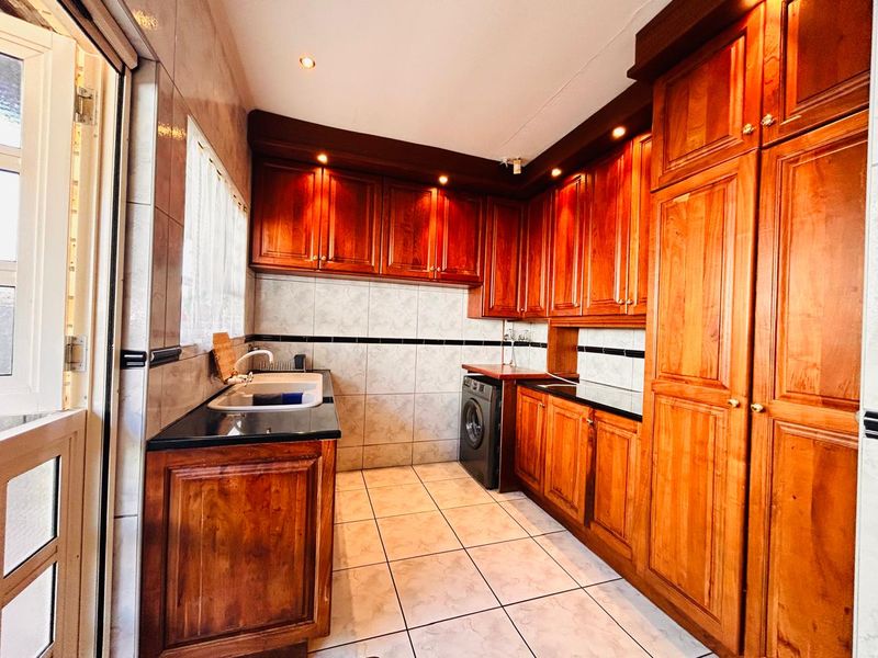 Beautiful Family Home for Sale in Meer En See - Photo 5