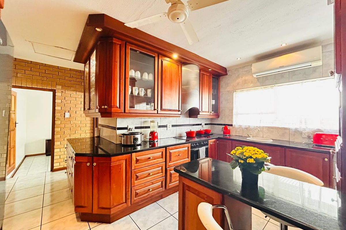 Beautiful Family Home for Sale in Meer En See - Photo 4
