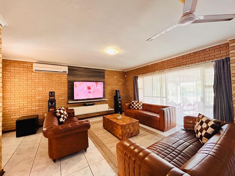 Beautiful Family Home for Sale in Meer En See - Photo 2