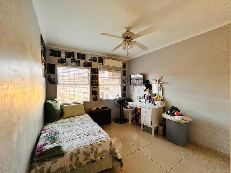 Townhouse for Sale in a Prime Location - Photo 7