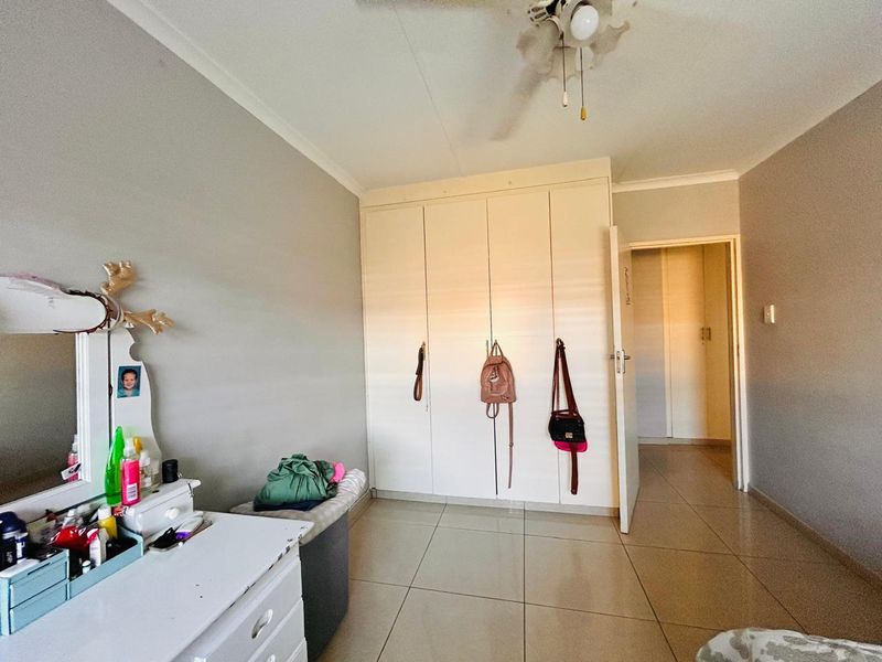 Townhouse for Sale in a Prime Location - Photo 8