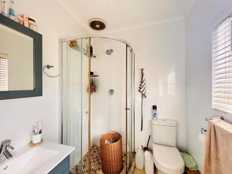 Townhouse for Sale in a Prime Location - Photo 6