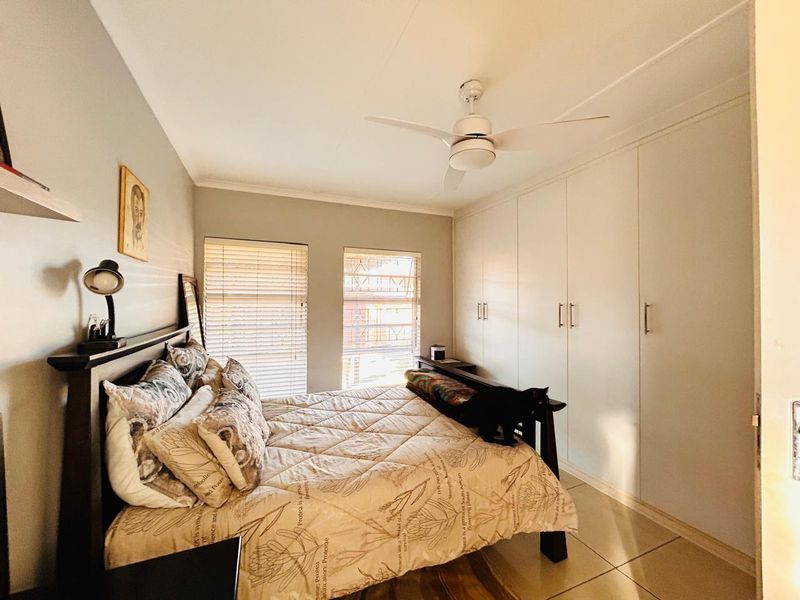Townhouse for Sale in a Prime Location - Photo 9
