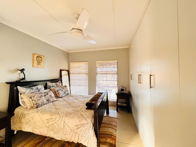 Townhouse for Sale in a Prime Location - Photo 10