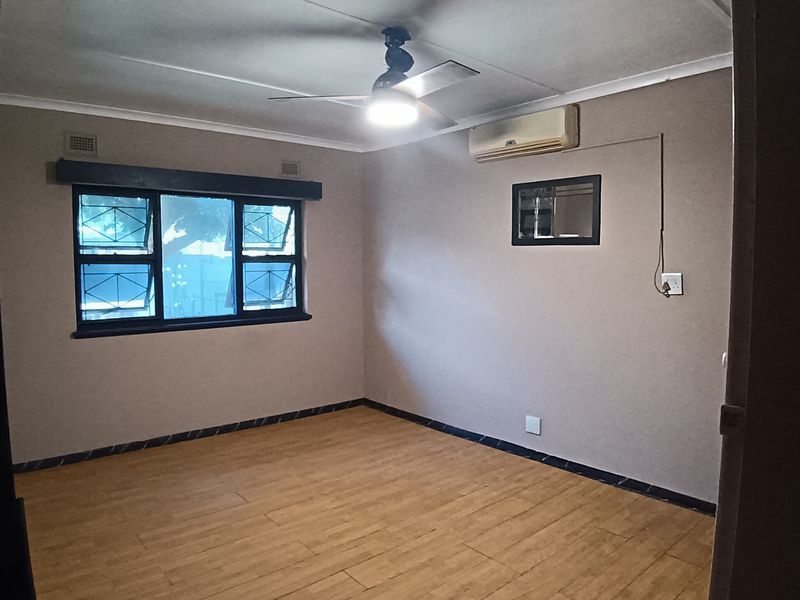 Spacious Family Home with Garden Cottage in Prime Arboretum Location - Photo 10