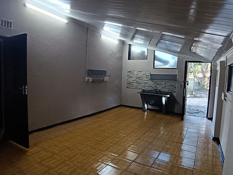 Spacious Family Home with Garden Cottage in Prime Arboretum Location - Photo 8
