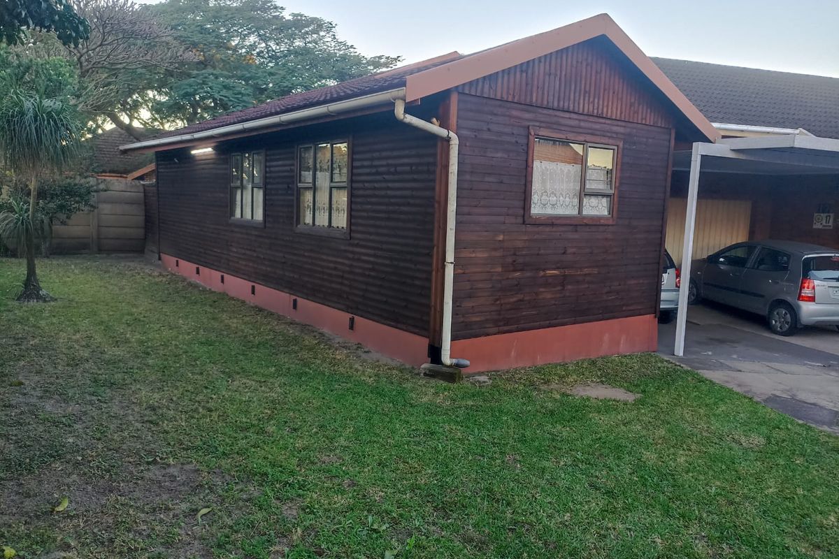Charming 3 Bedroom, 2 Bathroom Home with Additional Guest Accommodation - Photo 2