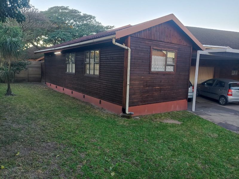 Charming 3 Bedroom, 2 Bathroom Home with Additional Guest Accommodation - Photo 2