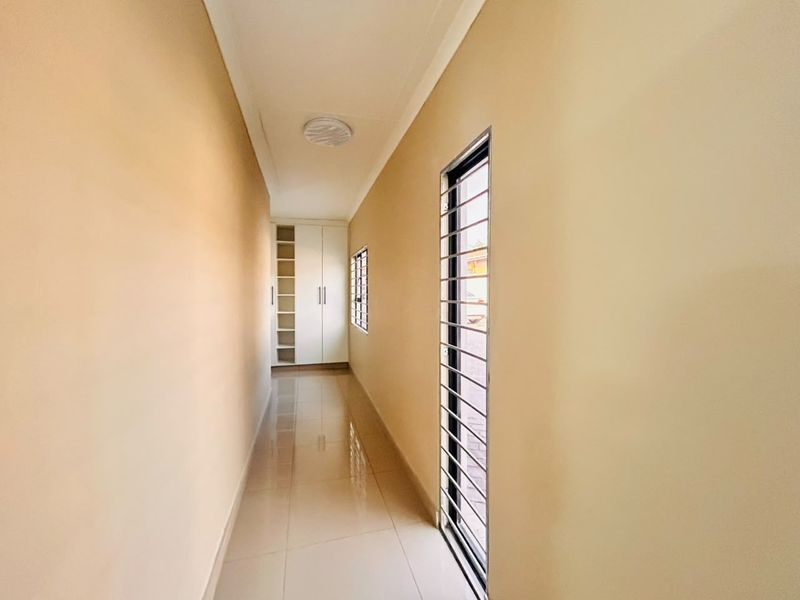 Stunning Modern 3-Bedroom Property with Income-Generating Outbuilding - Photo 4