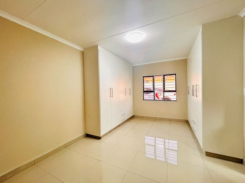 Stunning Modern 3-Bedroom Property with Income-Generating Outbuilding - Photo 9