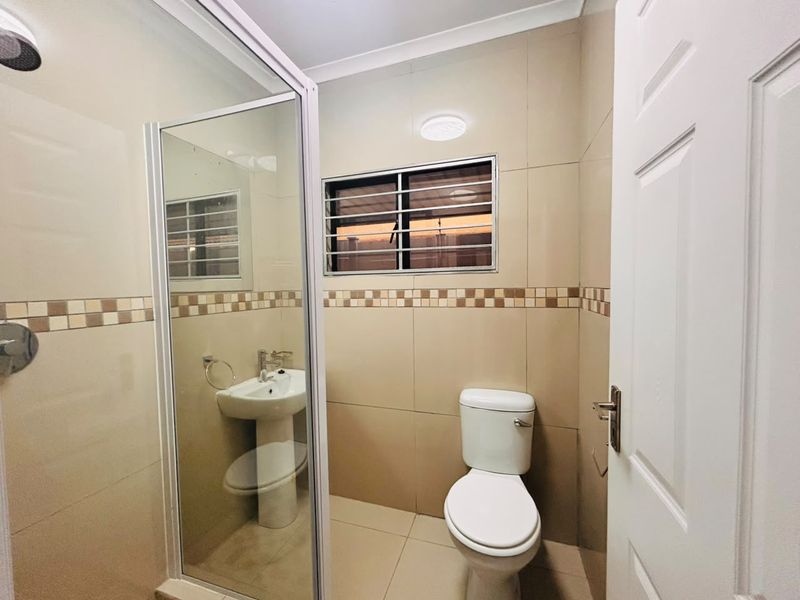 Stunning Modern 3-Bedroom Property with Income-Generating Outbuilding - Photo 8