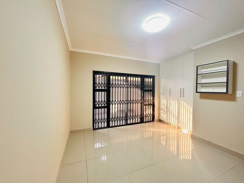 Stunning Modern 3-Bedroom Property with Income-Generating Outbuilding - Photo 6