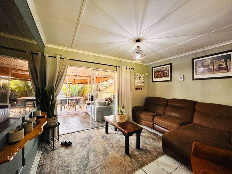 Charming 3 Bedroom Townhouse for Sale in Grantham Park - Photo 5
