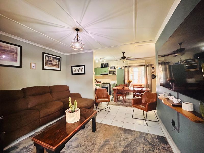 Charming 3 Bedroom Townhouse for Sale in Grantham Park - Photo 4