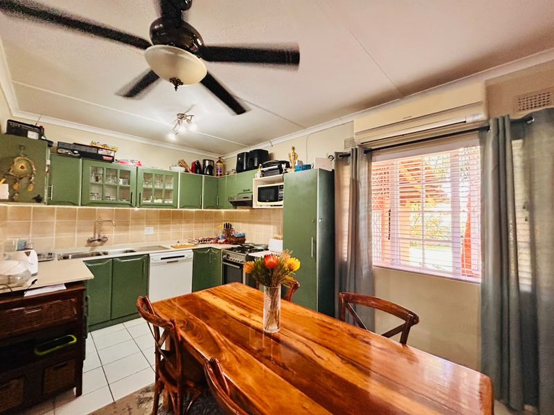 Charming 3 Bedroom Townhouse for Sale in Grantham Park - Photo 2