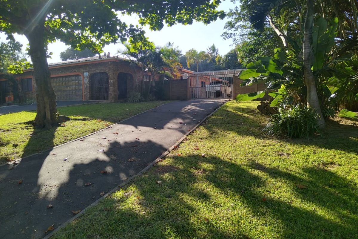 Spacious 3 Bedroom Home with Flatlet - Photo 3