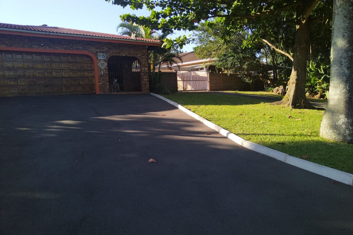 Spacious 3 Bedroom Home with Flatlet - Photo 4