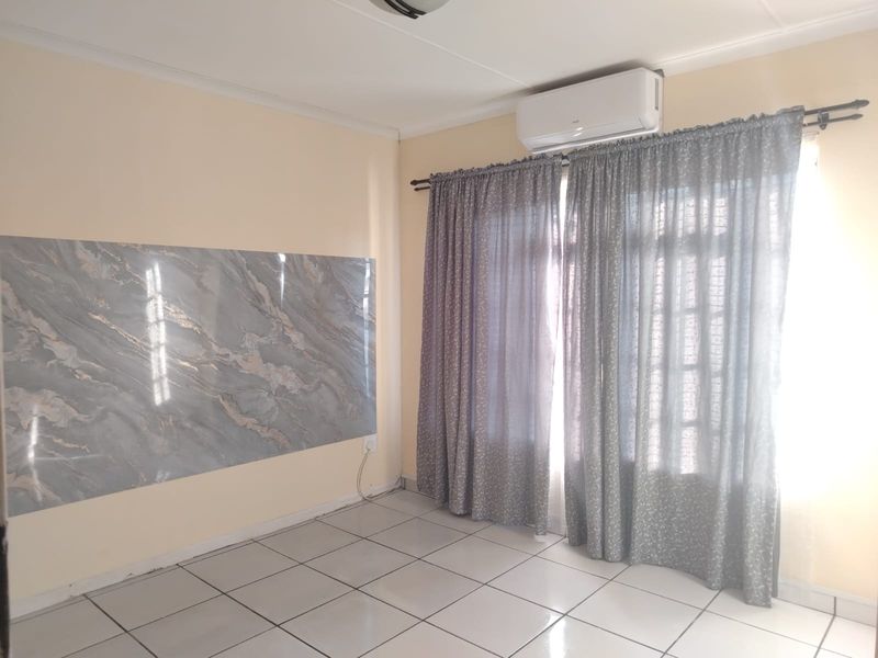 Charming and Well-Maintained Duet, Perfect for First Time Buyers or Investment - Photo 9