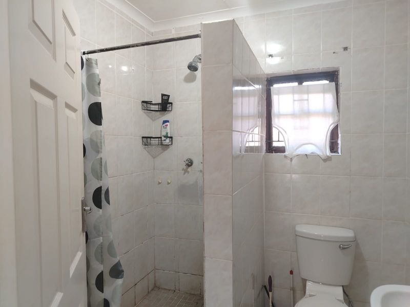 Charming and Well-Maintained Duet, Perfect for First Time Buyers or Investment - Photo 7
