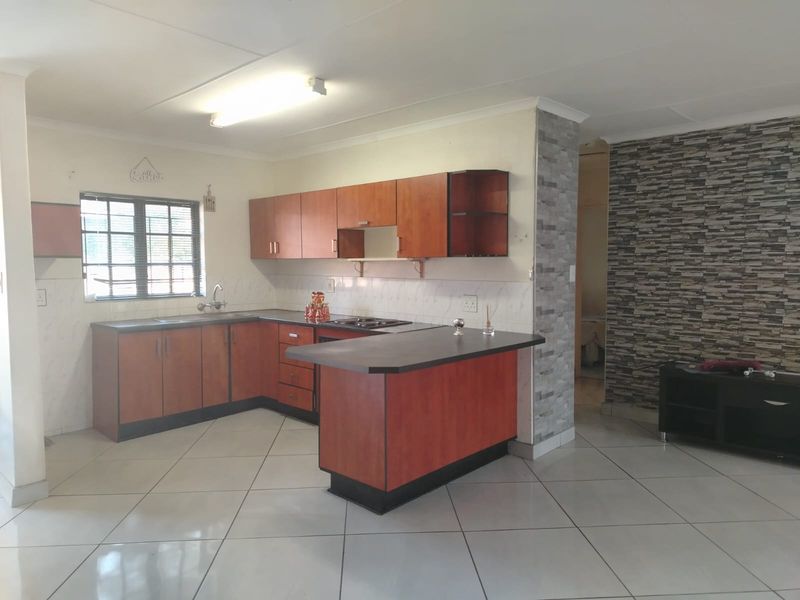 Charming and Well-Maintained Duet, Perfect for First Time Buyers or Investment - Photo 6