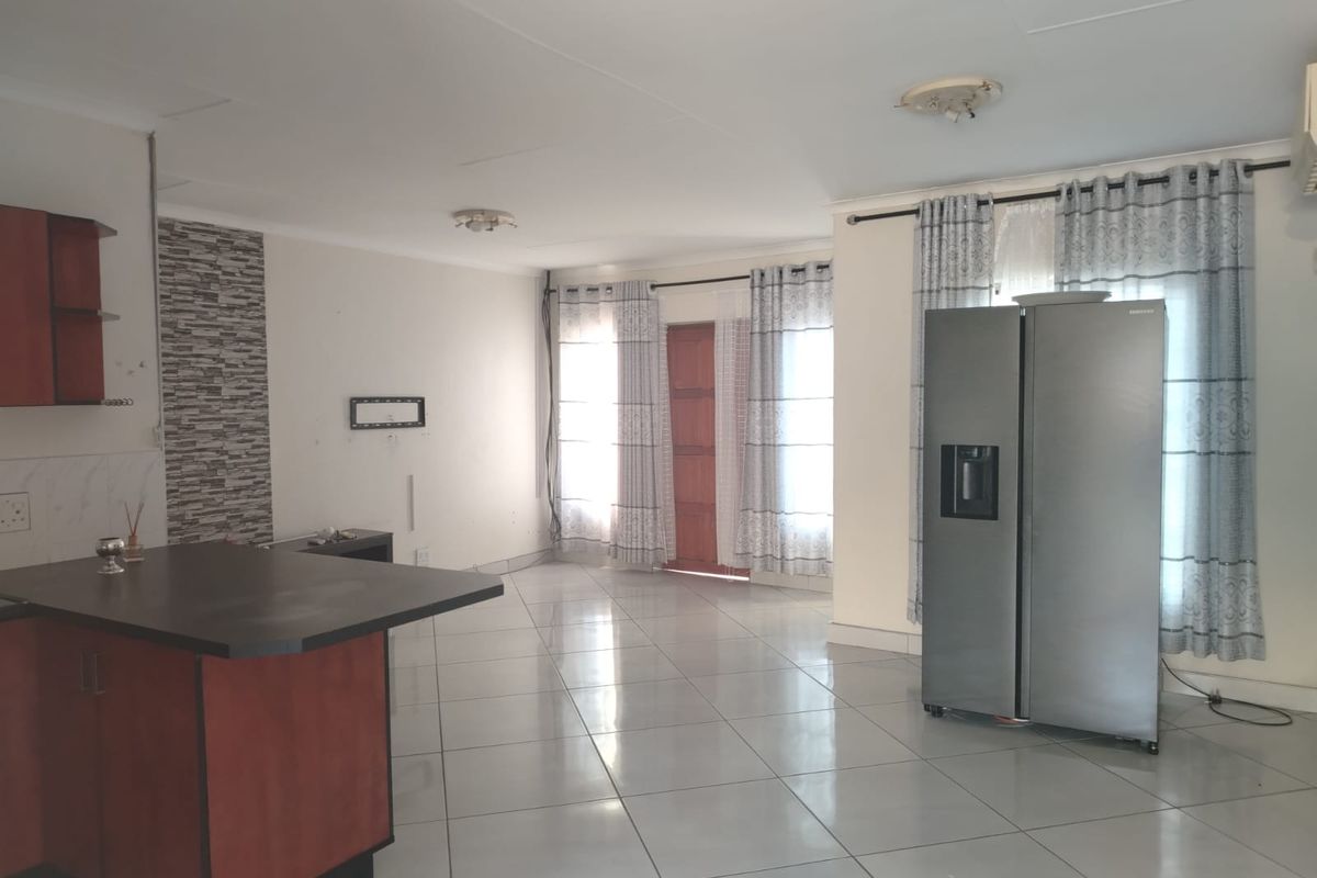 Charming and Well-Maintained Duet, Perfect for First Time Buyers or Investment - Photo 5