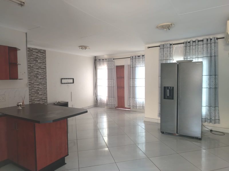 Charming and Well-Maintained Duet, Perfect for First Time Buyers or Investment - Photo 5