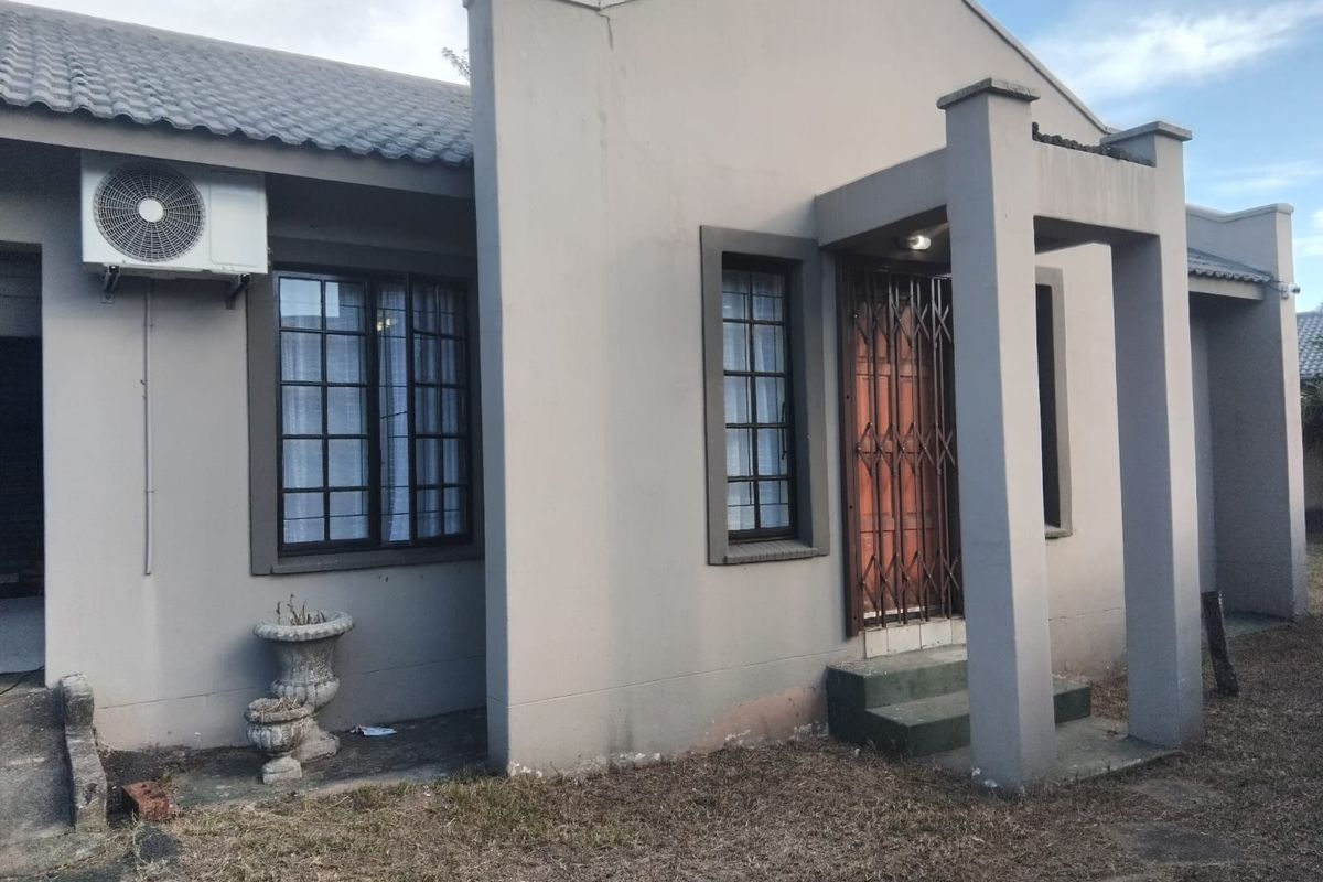 Charming and Well-Maintained Duet, Perfect for First Time Buyers or Investment - Photo 2