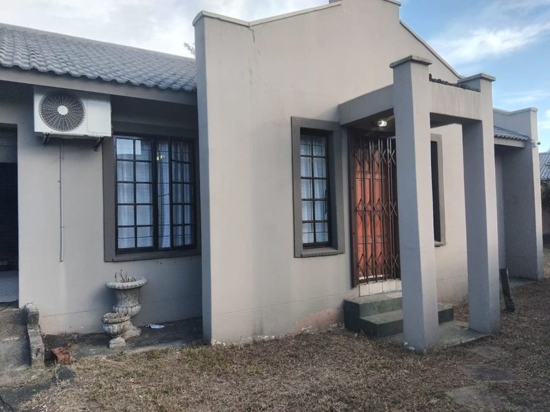 Charming and Well-Maintained Duet, Perfect for First Time Buyers or Investment - Photo 2